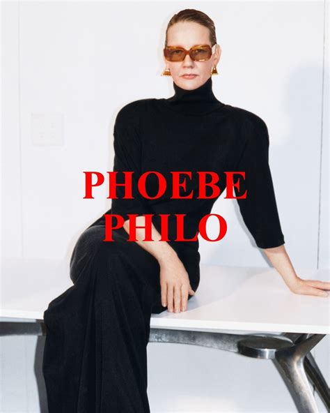 Phoebe Philo opens her first store on London's Sloane Street.